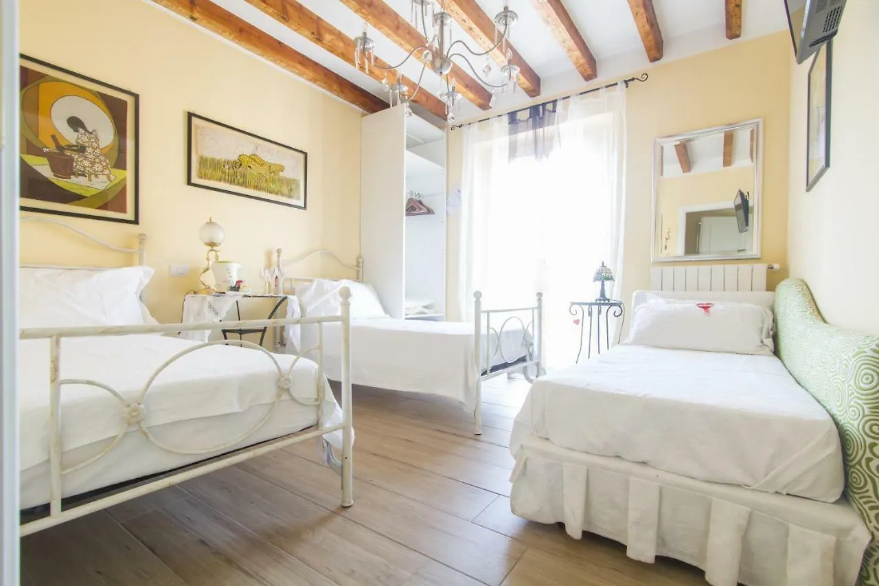 B&B Antico Cortile Milano 2*,  Italia